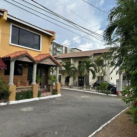 The Jewel Apartment Kingston Bagian luar foto
