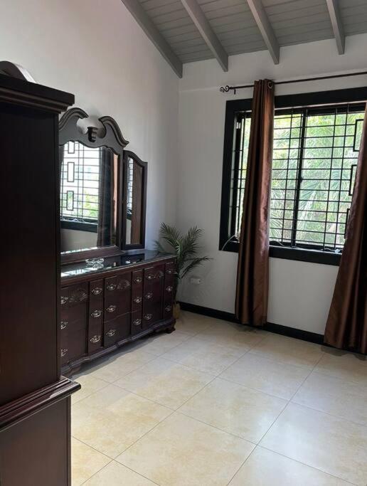 The Jewel Apartment Kingston Bagian luar foto