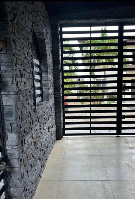 The Jewel Apartment Kingston Bagian luar foto