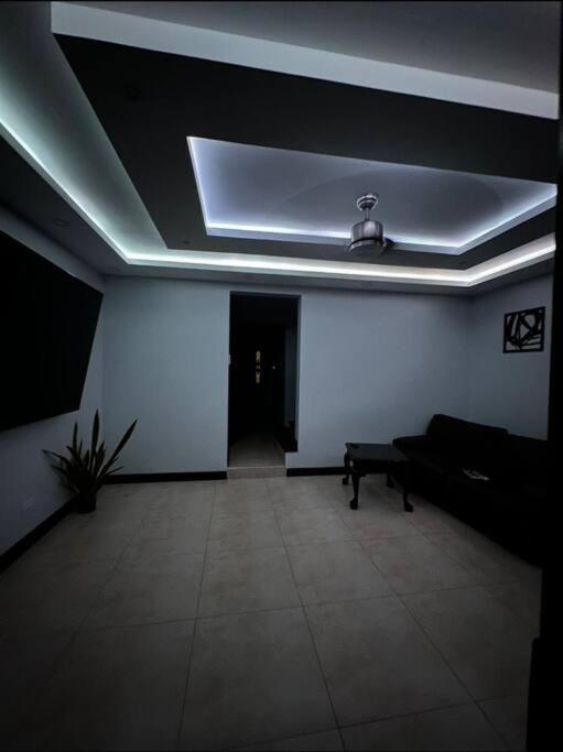 The Jewel Apartment Kingston Bagian luar foto