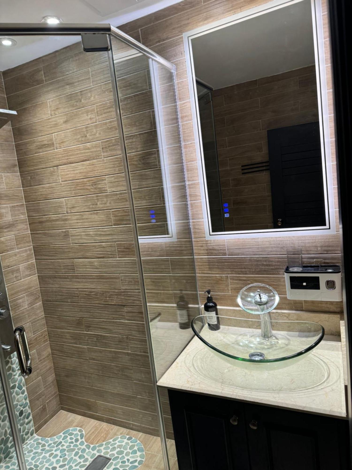 The Jewel Apartment Kingston Bagian luar foto