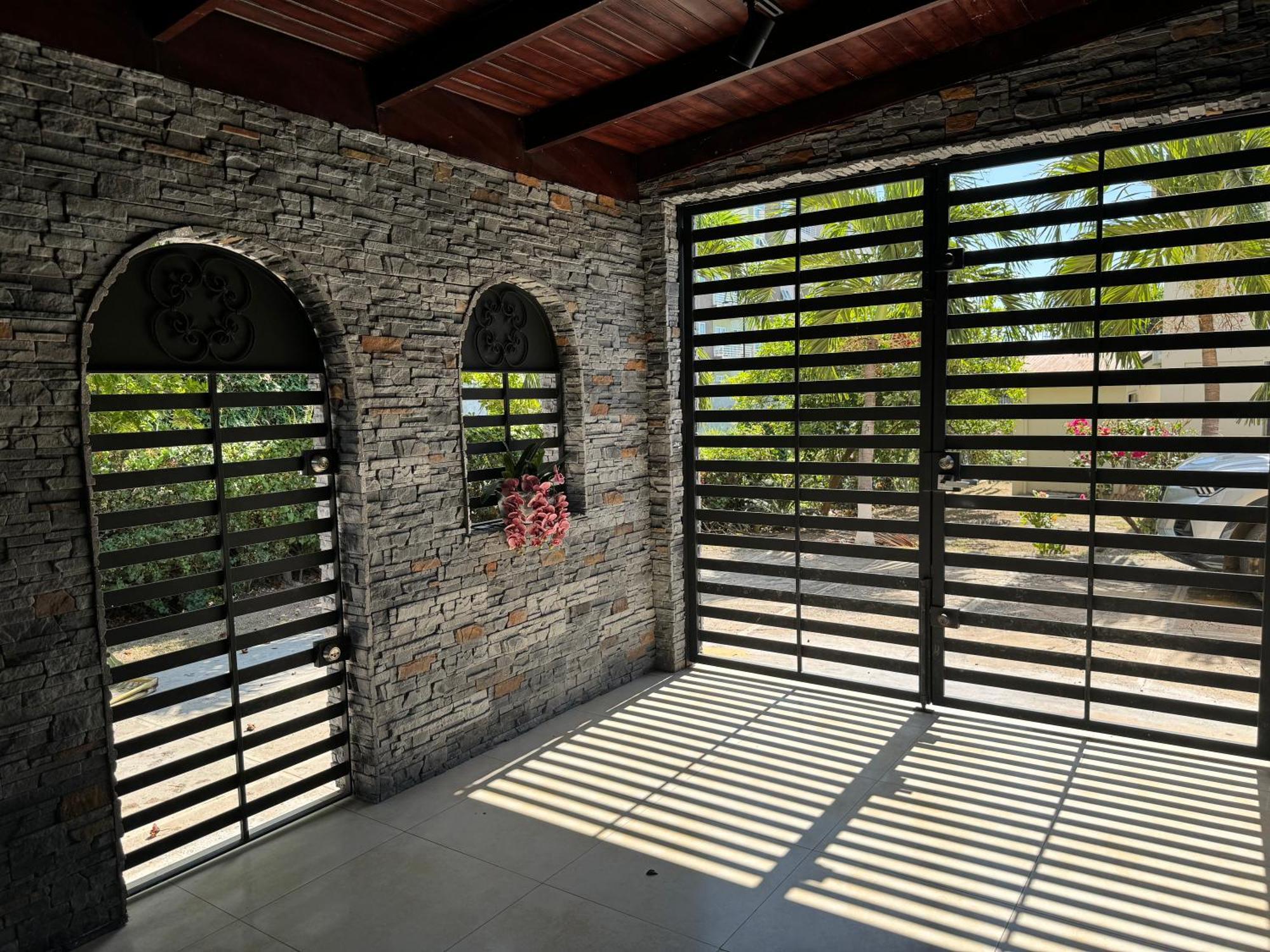 The Jewel Apartment Kingston Bagian luar foto