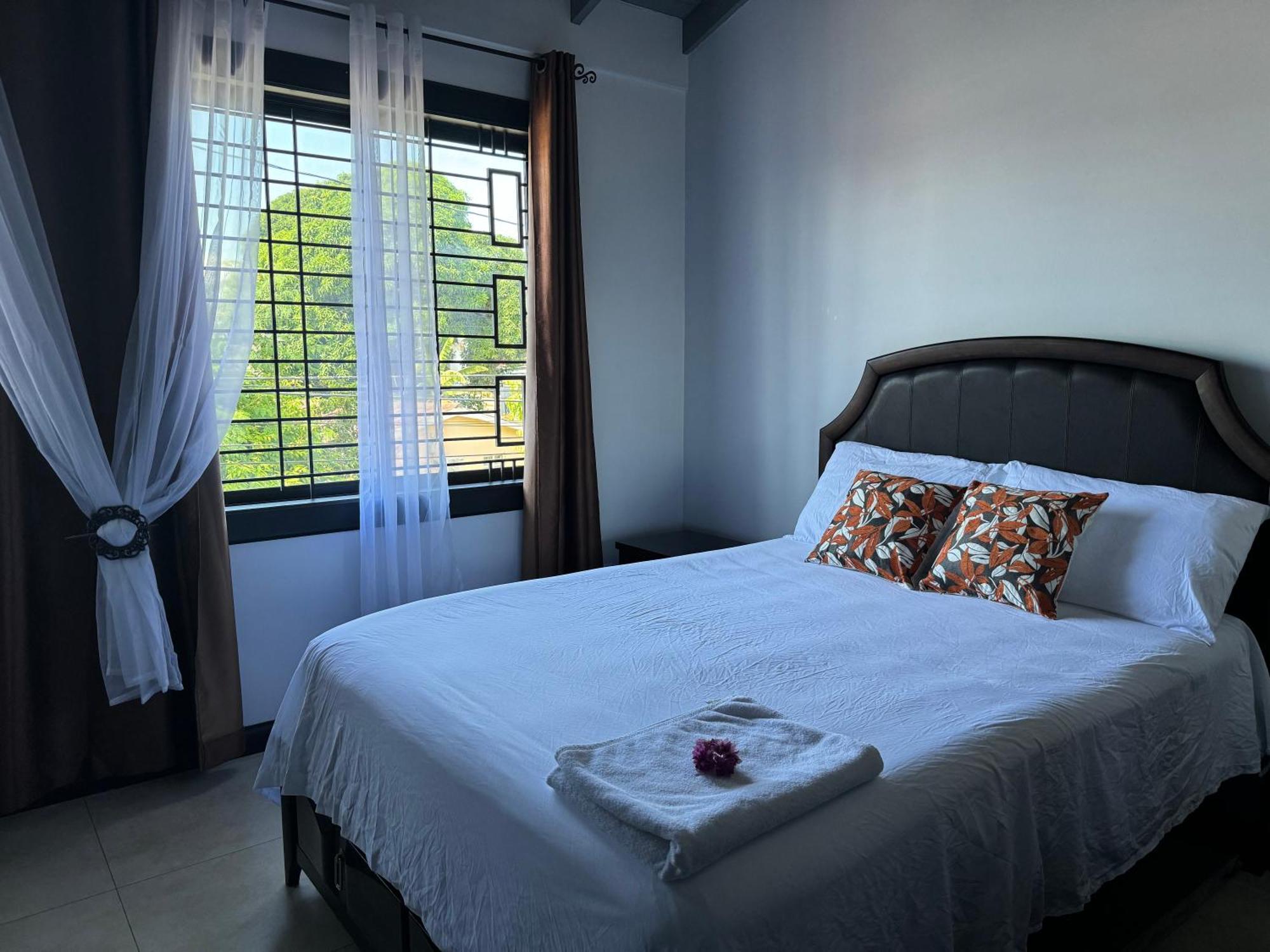 The Jewel Apartment Kingston Bagian luar foto