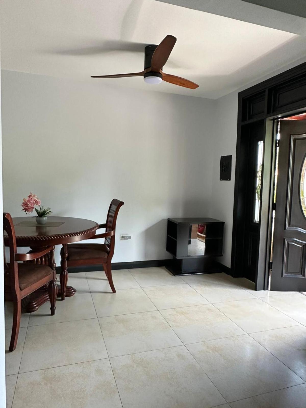The Jewel Apartment Kingston Bagian luar foto