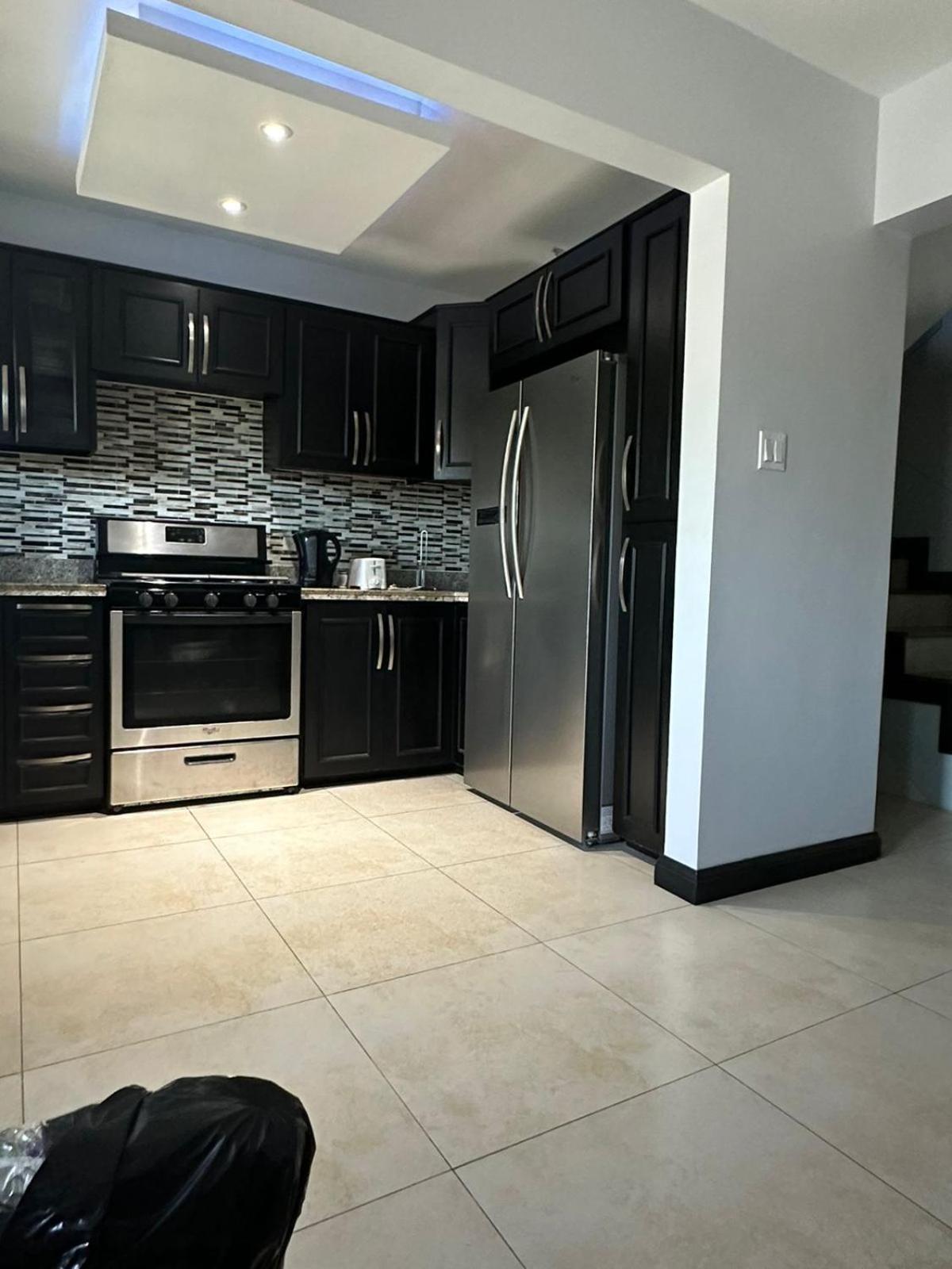 The Jewel Apartment Kingston Bagian luar foto